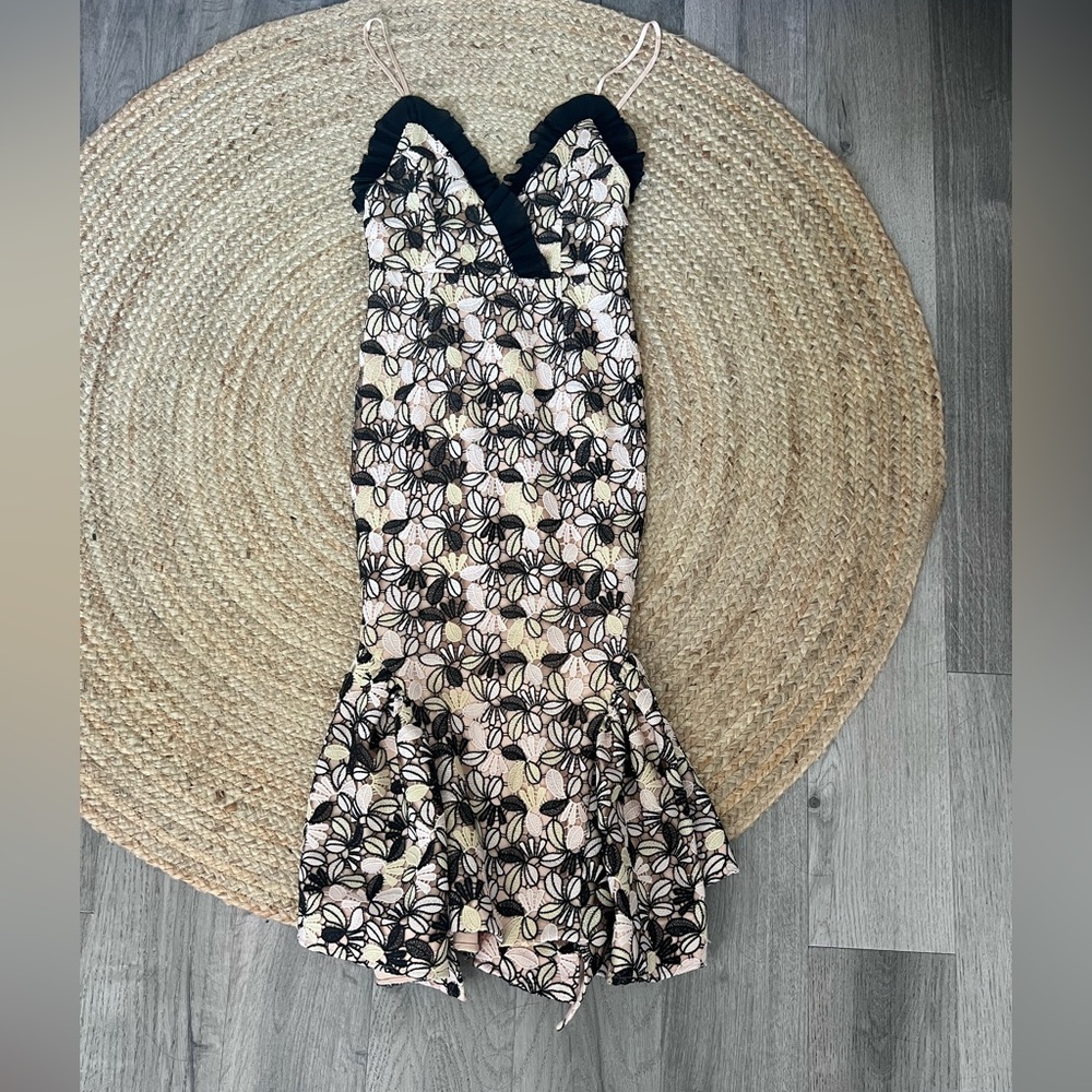 la maison talulah eyelet detail floral dress